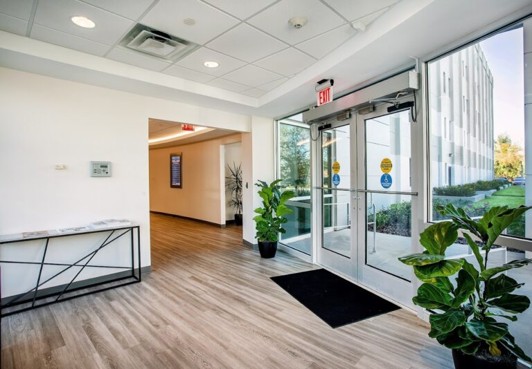 Dentist Tampa FL Gentle Dentistry Dr. Loc Tong D.D.S. INTERIOR 768x534