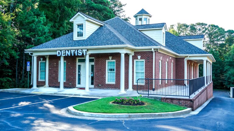 Outside view of the Dental Images of Gwinnett office building a leading dentist in Lawrenceville 768x432