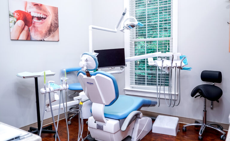 Well lit operatory at Lawrenceville dentist Dental Images of Gwinnett 768x471