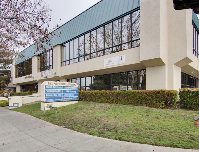 Dentist Fremont CA StarBrite Dental Dr. Munira Lokhandwala DDS FAGD FICOI EXTERIOR 1 768x589