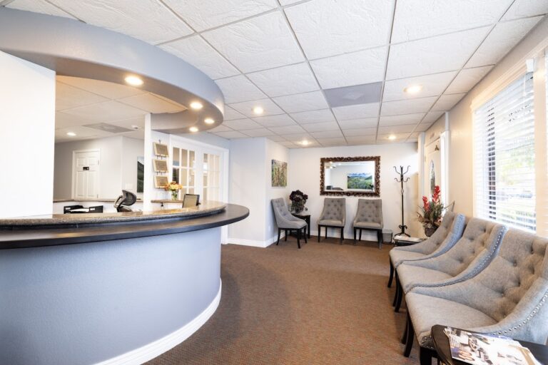 Dentist Longmont CO Longmont Dental Dr. Kurt W. Knechtel DMD interior 2 768x512