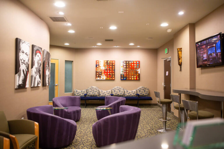 office img 3 1 768x512