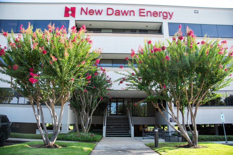 Exterior view Houston dentist Mills Dental Group office building 768x512